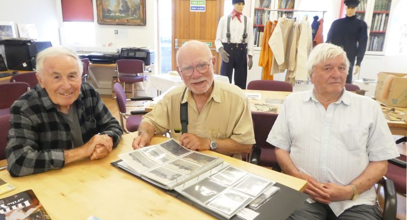  Brian Jay, Roy Keane and Ron Green. Mersea Museum Resource Centre. Photo by Pat Kirby 
Cat1 People-->Other Cat2 Museum-->Exhibition Views