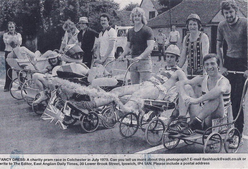  Charity Pram Race - photograph at Layer Cross Roads.

Dave Austin, Dicky Dair, S. Yearling, Frank Milligan


Behind the contestants in front of Forge Garage are Brian Thorpe and John Morse.



Cutting from East Anglian Daily Times 
Cat1 Places-->Layer de la Haye