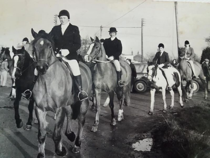 Click to Pause Slide Show


 Anne Watson on Mortisha, Mrs Pat Bruton followed by Tony Mould on Flicka and Elizabeth Baines on Gold leaf at a meet at Layer Breton. The black horse was also one of Catchies called Coleen. 
Cat1 Mersea-->Clubs & Organisations