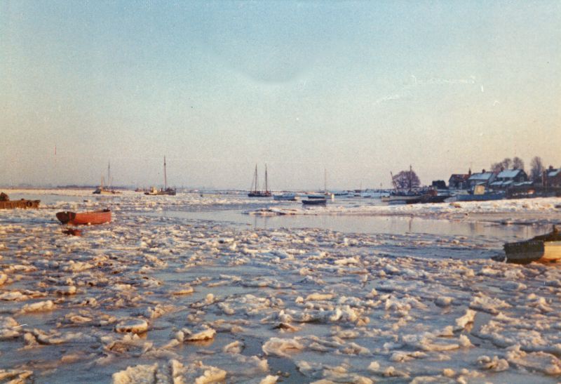  The Hard, West Mersea, in the icy winter of 1962-63 
Cat1 Mersea-->Old City & the Hard Cat2 Weather