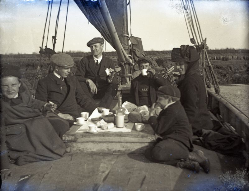  Party on a smack. Date and location not known. One of the men has an RCC jersey.
Quarter plate glass negative. 
Cat1 Smacks and Bawleys
