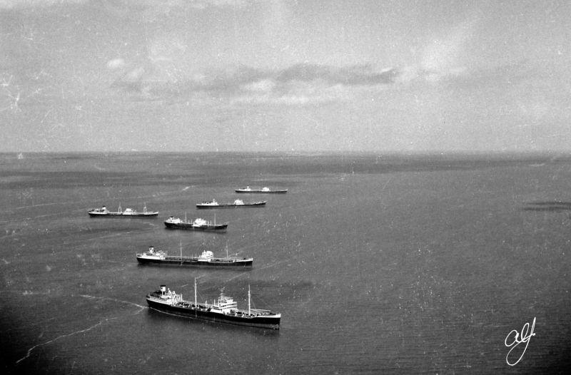 Tankers laid up in the River Blackwater, looking out to sea.

Counting from the top 

1. HELICINA 22 Nov 1957 to 2 Aug 1958, 30 Jun 1959 to 11 Apr 1962

2. HYALINA 20 Jan 1958 to 23 Jul 1958, 26 Jul 1959 to 16 Feb 1961

3. Eagle Oil SAN SALVADOR or SAN SILVESTRE

4. HOLLYWOOD 2 Feb 1960 to 10 Jun 1960 J.I. Jacobs

5. TENAGODUS 18 May 1959 TO 31 Aug 1962 or THALAMUS 18 Feb 1960 to 2 May 1961 Shell T2 tankers

6. SAN LEOPOLDO 10 Mar 1960 to 7 Jan 1961 Eagle Oil T2 ... Date: cJune 1960.