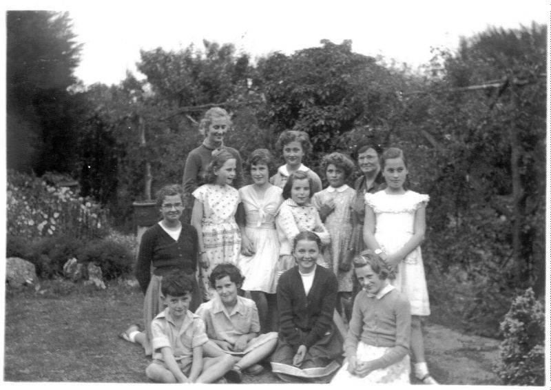  Pauline Winch's 12th Birthday Party at Bracken in Empress Avenue.

Back Lois Thorp and Judy Banks. Lois' family had the garage on North Hill in Colchester.

Middle 1. Margaret Ruffell, 2. Jacynth Rowlands (lived in Empress ), 3. Pauline Winch, 4. Elizabeth Davey from East Mersea, 5. Christine Tibbenham (lived 'Spindrift' in Empress Avenue), 6. 'Auntie' Pay ? (Mrs Pay was a family friend), ...
Cat1 Families-->Other