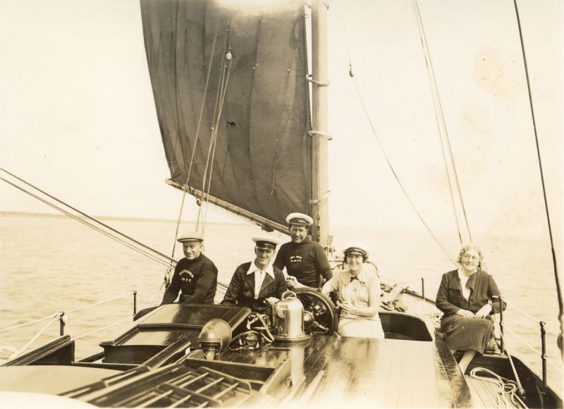  Sailing on Frank Hutton's SEA BEAR.

L-R 1. Stanley French with TUSCARORA jersey, 2. a guest, 3. Hartley Brown with SEA BEAR WMYC jersey, 4. a guest, 5. Ellen Hutton ?


Photograph from Dorothy Brown Collection 
Cat1 Yachts and yachting-->Sail-->Larger Cat2 Families-->French Cat3 Families-->Stoker / Brown