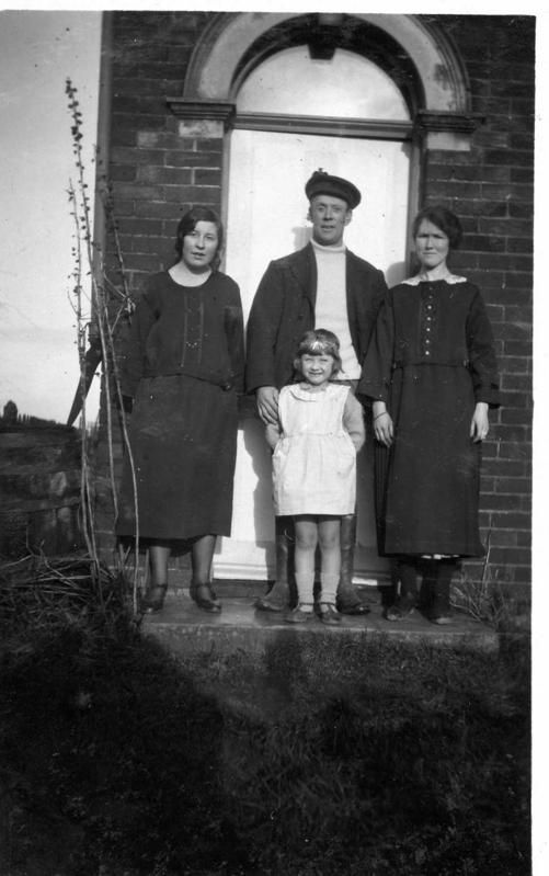  Kath, Chum Hewes, Alice and Betty Hewes in front Woodfield Villas, Mersea Avenue. 
Cat1 Families-->Hewes Cat2 People-->Other