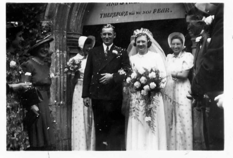  Wedding of Betty Hewes and Tom Pullen.

Elizabeth Lilian Hewes and Thomas Gerald Pullen married West Mersea Parish Church. 
Cat1 Families-->Hewes Cat2 Families-->Pullen