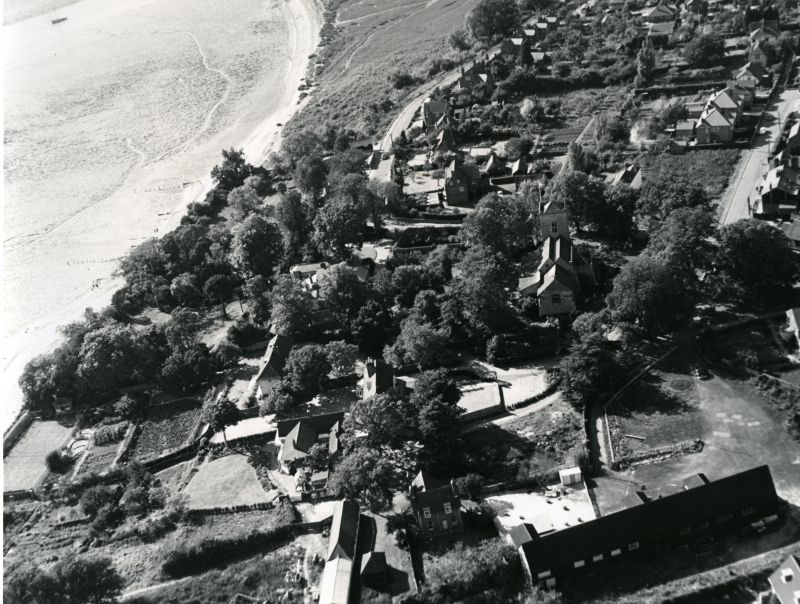  Jack Botham Aerial photograph 3634. Hall Barn bottom right. Church, Coast Road. View looking west. 
Cat1 Aerial Views-->Mersea