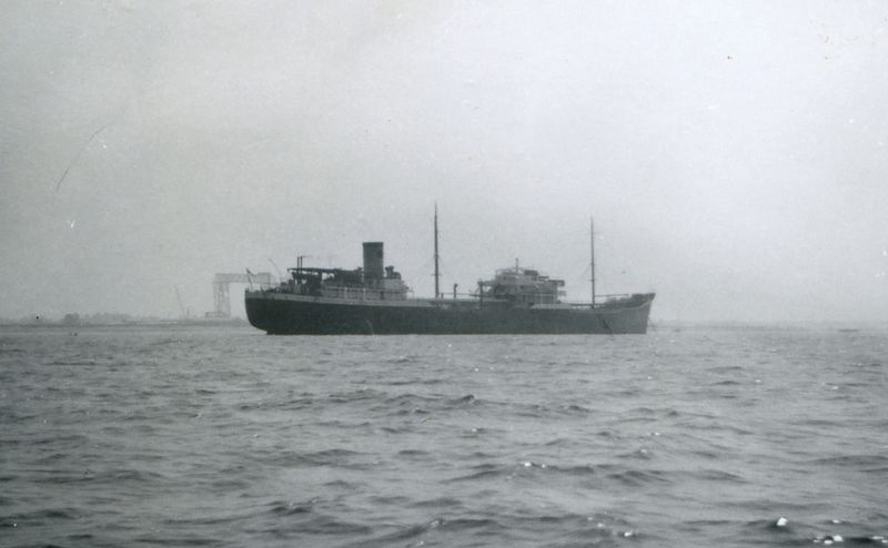Shell tanker HYALINA laid up in the River Blackwater. The goliath crane at Bradwell Power Station is behind her stern.
HYALINA was in the river 20 Jan 1958 to 16 Feb 1961. Date: c1959.