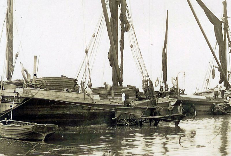  Unloading Kent bricks from barge RUSSELL on the Hard at Mersea. The barge ahead is unloading timber. It is the GOLDEN FLEECE, a Colchester barge. 
Cat1 Mersea-->Old City & the Hard Cat2 Barges-->Pictures Cat3 Transport - buses and carriers Cat4 [Display on front screen]