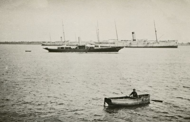 Off Tollesbury Pier with Steam Yacht CALA MARA in the foreground. The passenger ship behind her on the right is thought to be the Union Castle liner DUNVEGAN CASTLE.

 

 William William Frost of Tollesbury was captain of CALA MARA and the owner was Sir Richard Cooper. She was one of the larger yachts to have berthed in Woodrolfe Creek [Tollesbury to the Year 2000].

CALA MARA Steam yacht built Vickers, Barrow, 1898. 216 tons gross. Official No. 99942. Ex SEANYMPH, ex JEANNETTE. ... Date: c1923.