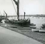 105. ID RG03_877 Sailing barge EDITH & HILDA at Maldon.
Cat1 Barges-->Pictures Cat2 Places-->Maldon