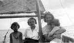 143. ID LAM_057 Beach holiday in the 1930s. Trip boat.
Cat1 Mersea-->Beach