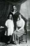 146. ID MPUB_NJN_P173_001 Frederick Westhorpe Mole with his wife Susannah Ellen née Wright and their only daughter Ena Ruby.
Frederick was an Able Seaman in Mercantile Marine ...
Cat1 Families-->Mole Cat2 War-->World War 1