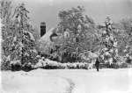 121. ID PH01_PWC_023 Brick House Farm, Peldon in snow in the bad winter of 1947.
Cat1 Places-->Peldon Cat2 Weather