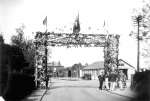 199. ID PUL_OPA_227 1935 Jubilee Arch over High Street - Griffon Garage beyond.
Cat1 Mersea-->Events Cat2 Mersea-->Road Scenes