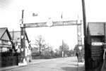 200. ID PUL_OPA_229 1935 George V Jubilee Legion arch, Barfield Road outside Legion
Cat1 Mersea-->Road Scenes Cat2 Mersea-->Events
