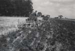 25. ID PH01_KSF_305 Ploughing - probably at Kemps Farm, Peldon or at Fingringhoe.
Cat1 Places-->Peldon Cat2 Farming Cat3 Farming