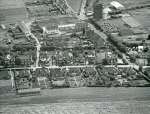 10088. ID JBA_552 Jack Botham aerial photograph 9217. High Street North and junction with Upland Road. Water tower at top - with scaffolding on it. The large tank to the south of ...
Cat1 Aerial Views-->Mersea